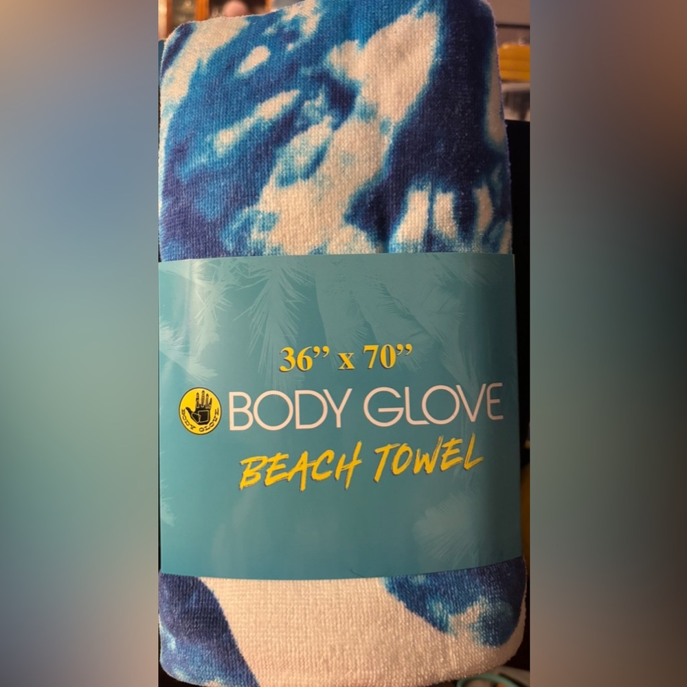 Body Glove Beach Towel 36% x 70% New.